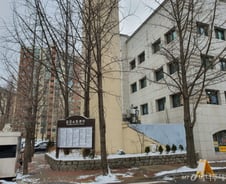 아파트 상가에 '2조 기업' 본사…좁아도 40년 자리지킨 이유