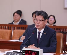 김연철 "남북, 코로나19 방역협력 필요…추진방향 모색"