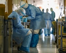 "中 의료진 코로나19 감염, 정부 발표보다 심각"