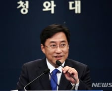 靑, '코로나 추경' 전망에 "이달 말 1차 대책부터…"