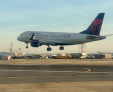 코로나 걸린 60대 日부부, 델타항공·하와이 '비상'