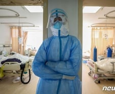 중국 연구진 "코로나19 바이러스 남성 생식기 공격할 수 있다"