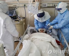우한병원장도 코로나19로 사망…"의료진 과로 방치"