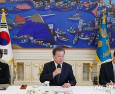 [속보]文 "학생안전 무엇보다 우선, 현장요구 신속반영"