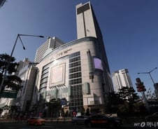 손님이 사라졌다…오프라인 '피눈물', 온라인 '과부하'