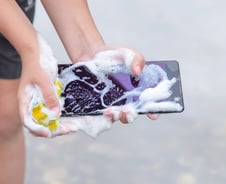 스마트폰은 '코로나 배양접시'…깨끗히 소독하는 법