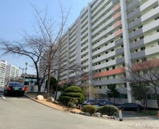 "엄마, 나가고 싶어요" 갇혀 지내는 아이들