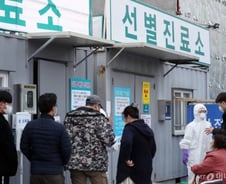 '신천지 교인' 53번 환자, 日 다녀와…"감염원 알 수 없어"