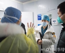 [속보]中 코로나19 확진자 889명↑…누적 7만5465명