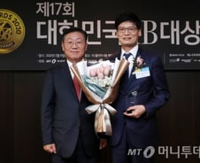 투자자도 기업도 주목하는 리츠, 그 뒤엔 이들이 있었다