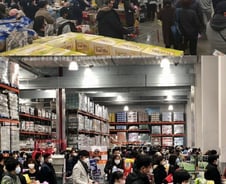 "재난영화 같다" 카트에 생필품 한가득…대구서 목격한 장면들