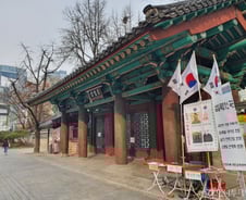 결국 문 닫은 탑골공원…배 곯는 노인들