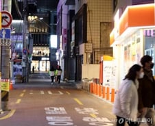 100석 넘는 카페에 손님은 단 1명…텅 빈 대구 동성로