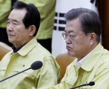 코로나19 '심각' 대응, 文 "중대 분수령" 판단 이유는(전문)