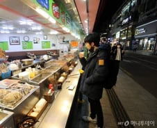 코로나19 위기경보 '심각' 격상…구호에 그친 '선제적 대응'