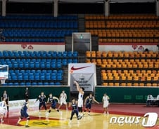 코로나19가 삼킨 스포츠 열기…'무관중에 시즌 아웃까지'