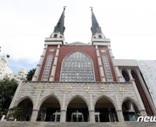 명성교회 부목사 등 6명 자가격리…"청도 장례식장 방문"