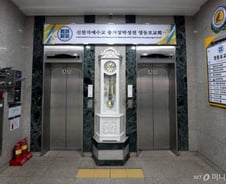 예배 때 마스크 내리면 신천지?…코로나 공포에 떠는 교회