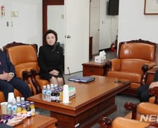 여야 ‘코로나19 특위’ 본격화…추경 등 지원대책 논의