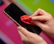 마스크 쓰고, 손소독 했는데…'이것' 만지면 헛수고? 