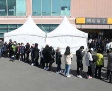 대구에 '820원 마스크' 풀자 수백미터 대기…이마트도 놀랐다