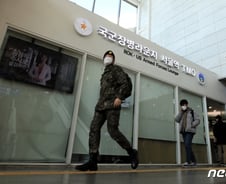 코로나19에 군 상권 초토화…전 장병 '동작금지'에 "전쟁난듯"