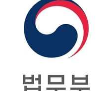 법무부, 외국인 13만6000명 체류 일괄 연장…"코로나19 확산 방지"