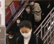 정부, 추경 한다면서 마스크나 싸게 나눠주지 왜 못하나