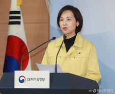 교사들 "코로나19 개학연기 잘 한 결정…교사 안전도 챙겨야"