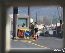 주한미군도 뚫렸다…첫 코로나19 확진자 발생, 韓 위험단계 '높음' 격상