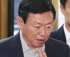 [단독]신동빈, '롯데쇼핑' 등기임원 20년 만에 내려놔