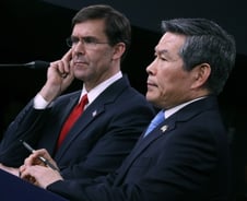 美국방 "코로나19 우려로 한미연합훈련 축소 검토"