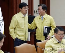 '코로나19'에 박살난 지역경제..."공기업 역할해라" 