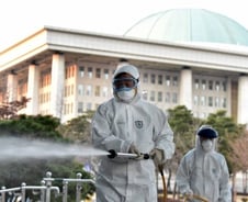 "文대통령 자문단 누구냐"…의료계 '코로나 자문그룹 교체' 요구