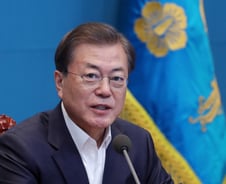 [속보]文대통령 "대구, 지역봉쇄 아냐..분명히 밝혀야"