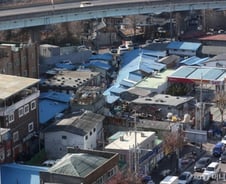 코로나19에 더 취약한 독거노인들 "지원사도 오지마라"