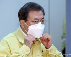 코로나19 환자 곧 1000명 돌파…정부, 방역대책 달라지나