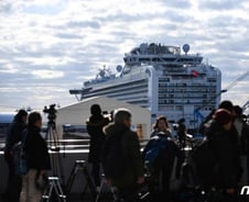 [광화문]코로나 한중일 대처 '가만히 있어라'