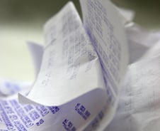 코로나19 환자 다녀간 식당·마트 영수증 사는 사람들, 왜?