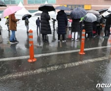 [현장+]서울대병원장도 마스크가 없어 빨아 쓸까 고민