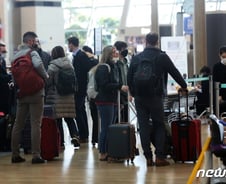 다낭에 격리됐던 국민 귀국…모리셔스 신혼부부도 돌아온다