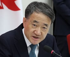 박능후 "코로나 가장 큰 원인은, 중국서 들어온 한국인"