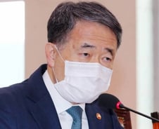 "한국인이 코로나19 감염원" 韓 보건당국 수장의 인식