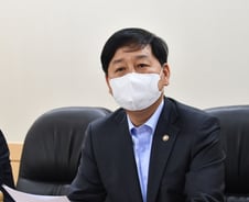 구윤철 "코로나19로 관광시장 타격...단기 보강대책 추진"