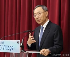 [단독]'쪼개기 후원금 횡령 의혹' 황창규 KT회장 '무혐의' 불기소 