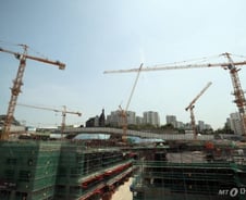 공사장 코로나 확진 8명으로 늘어… 국토부 "공사비 증액 지침"