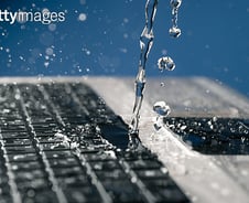 재택근무 하기 전에…노트북 키보드부터 닦아야 하는 이유