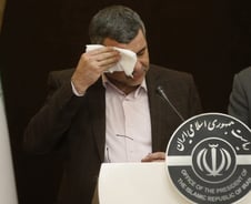 부통령까지 확진 후...이란 "중국인 입국금지" 