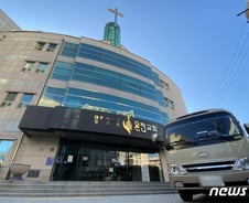 한순간에 2337명 확진…사람들 모인 곳, 무섭게 퍼졌다(종합)