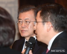 文 "마스크 문제 국민께 송구…내일, 모레까진 효과있을것"